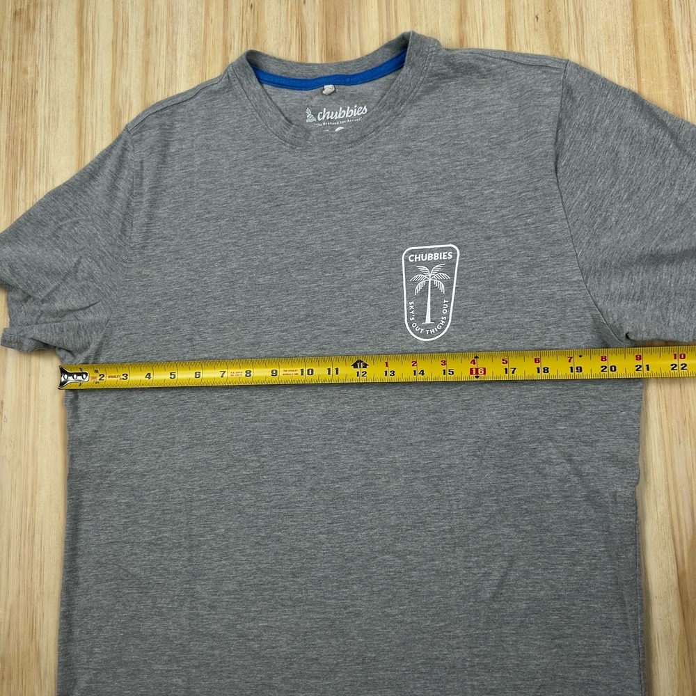 Chubbies T-shirt Mens‎ Size Large Sky's Out Thighs Out Gray Summer Sun Funny - Picture 5 of 7
